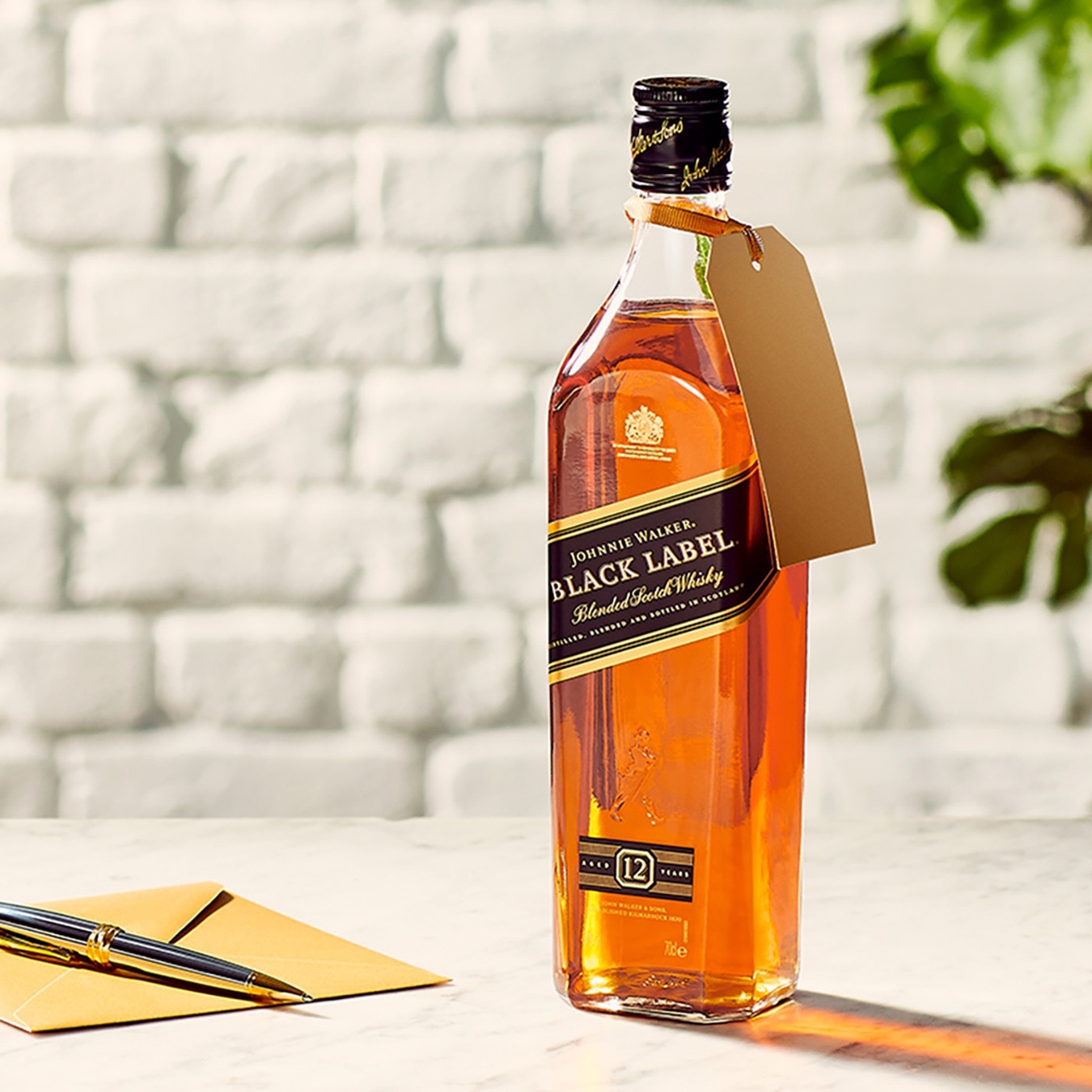 

Виски Johnnie Walker Black Label 12 лет 40% 0,5л