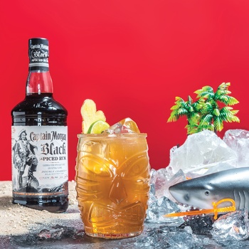 Ромовий напій Captain Morgan Black Spiced 40% 1л - купити, ціни на ЕКО Маркет - фото 2