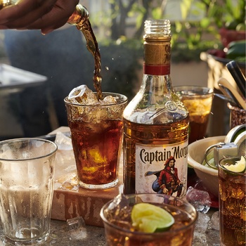 Ромовий напій Captain Morgan Spiced Gold 35% 0,7л - купити, ціни на ЕКО Маркет - фото 3