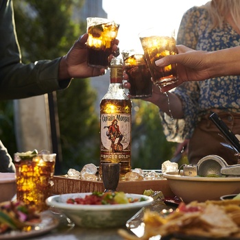 Ромовий напій Captain Morgan Spiced Gold 35% 1л - купити, ціни на ЕКО Маркет - фото 4