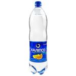 Вода Калипсо со вкусом апельсина и лимона сильногазированная 1,5л