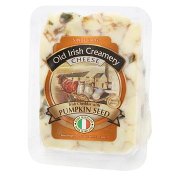 Сыр Old Irish Creamery Чеддер ирландский с тыквенными семечками, медом и корицей 50% 150г