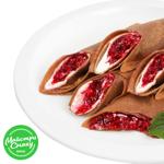 Млинці карамельні з маскарпоне та малиною