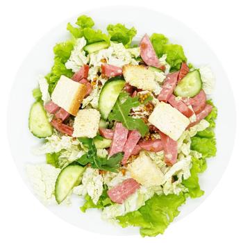 Салат с салями, пекинской капустой, огурцами и сухариками - купить, цены на - фото 2