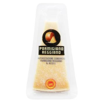 Сыр Latteria Sociale Mantova Parmigiano Reggiano 12-14 месяцев 32% 200г
