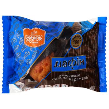 Маффин Румянец CaraMilk с начинкой Соленая карамель 100 г - купить, цены на Auchan - фото 1