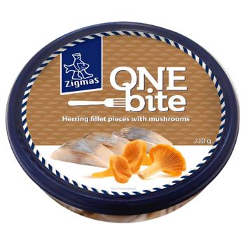 Філе оселедця Zigmas One Bite слабосолоне з лисичками та цибулею в олії 210г