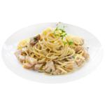 Spaghetti with Chicken Fillet and Mushrooms in Creamy Sauce