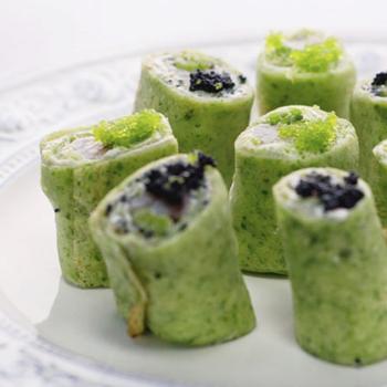 Канапе из шпинатных блинов с муссом из норвежской семги - Image