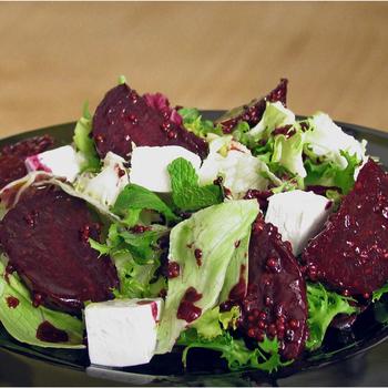 Салат со свеклой и сыром фета - Image