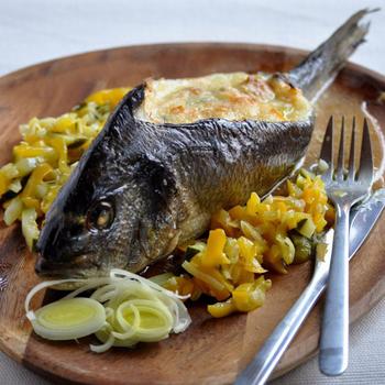 Рыба, фаршированная овощами, с картофелем, запеченная в духовке 🐟 (рецепт рыбы в пост)