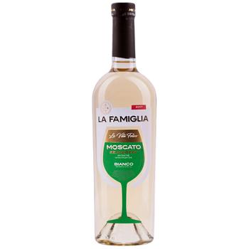 Вино La Famiglia Moscato Semi-Sweet Bianco белое полусладкое 0,75л - купить, цены на МегаМаркет - фото 1