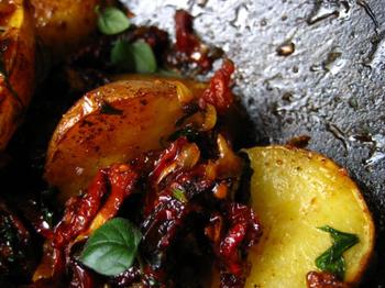 Карамелізована картопля з сушеними томатами - Image