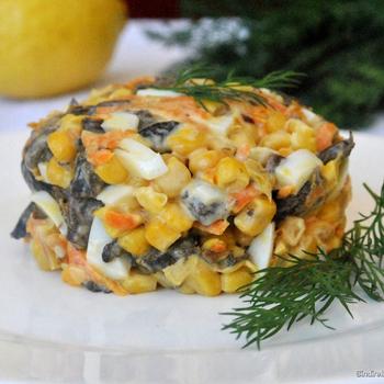 Салат с кукурузой и грибами