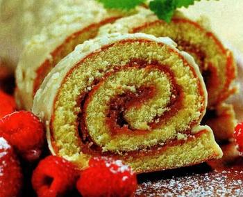 Рулет с йогуртово-малиновой начинкой - Image