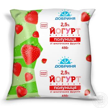 Yogurt Dobrynya strawberry with fruit pieces 2.5% 450g sachet Ukraine - buy, prices for - photo 1