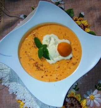 Абрикосовый суп с рисом и орехами